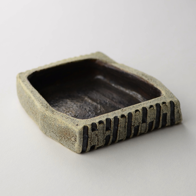 角小皿(鎬貼り付)